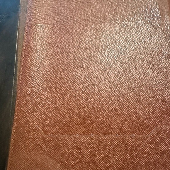Louis Vuitton Desk Agenda - Picture 2 of 5